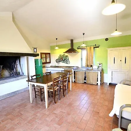 Sleeps 4 Pool Wifi 公寓